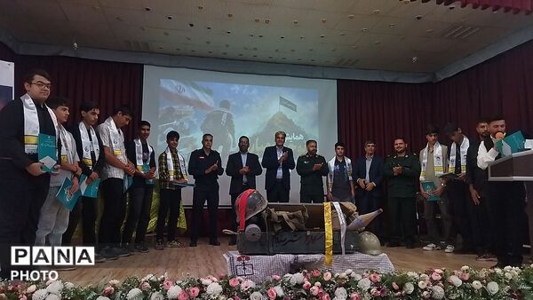 همایش نوجوان مبارز در سالن مهر تابان نیشابور-۲