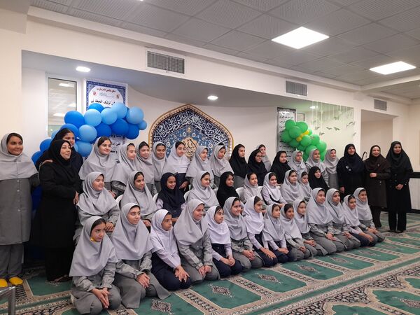 گرامیداشت روز دانش آموز در دبستان عذرا پورشهریاری ناحیه ۷مشهد