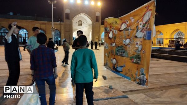 گذری بر غرفه دهه نودی ها و چایخانه حضرت زهرا(س)