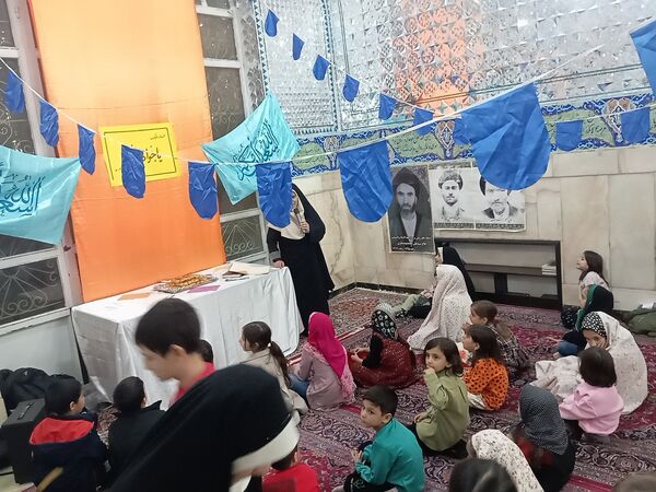 اجرای برنامه هایی زیبا و شاد برای کودکان در شهرستان کاشمر 
