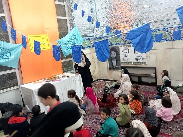 اجرای برنامه هایی زیبا و شاد برای کودکان در شهرستان کاشمر 
