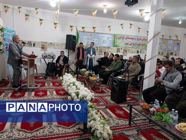 نواختن زنگ انقلاب در مدرسه قادر خانزاده شهرستان بانه