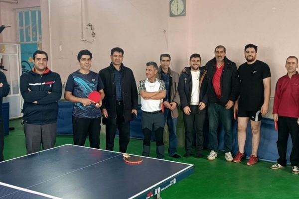 به مناسبت ایام الله دهه فجر رقابت مسابقه تنیس روی میز ویژه فرهنگیان شهرستان دلفان برگزار شد 