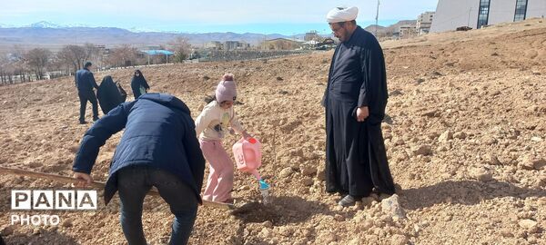 روز درختکاری در شهرکرد 