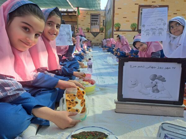 روز جهانی تخم‌مرغ در دبستان شهید هادی آریایی 
