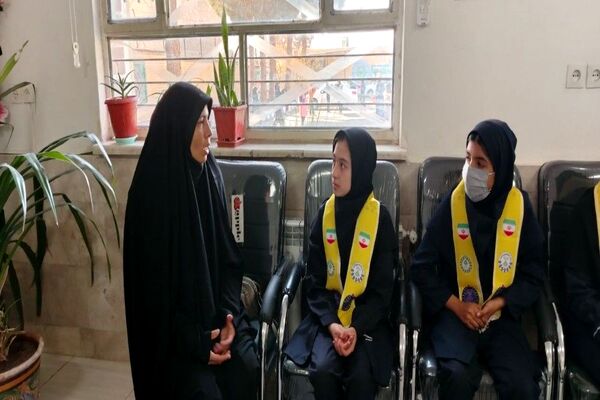 اولین جلسه شورای دانش آموزی در دبیرستان شهید مجید دهنوی  نیشابور