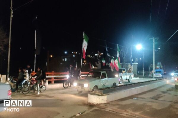 حضور پرشور مردم در کاروان خودرویی از بلوار حسینیه شهدا تا گلزار شهدای شهر بار