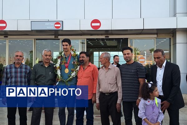 بازگشت قهرمانان با مدال طلای تکواندو کره جنوبی به شیراز