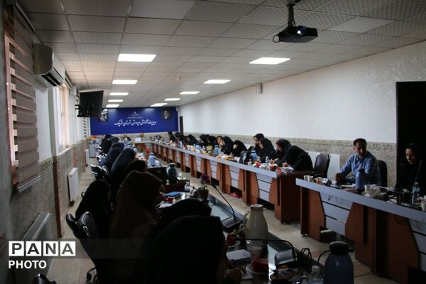 نشست فصلی مدیران ابتدایی مدارس شهرستان قرچک با حضور مدیرکل ارزیابی و عملکرد وزارت آموزش و پرورش 