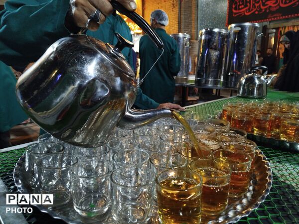 خادمان چایخانه حضرت زهرا (س) میزبان اجتماعات مردمی 