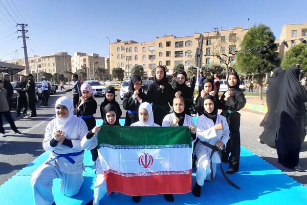 برگزاری مراسم راهپیمایی سیزده آبان با حضور دانش‌آموزان و مسئولین در ملارد