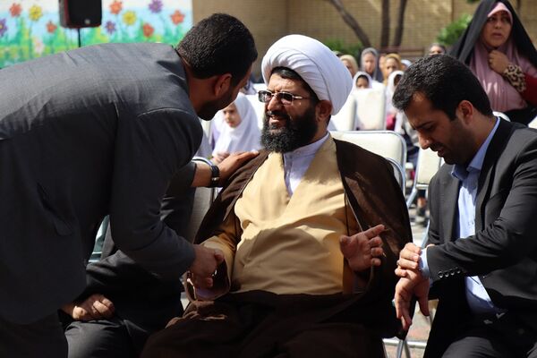 آیین گرامیداشت مقام معلم و به صدا درآوردن زنگ سپاس معلم در مدرسه شهید مرادی و شهید کلانتری پاکدشت