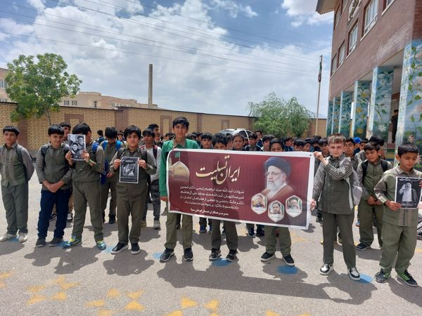 مراسم گرامیداشت شهدای خدمت در مدارس شهرستان فیروزکوه