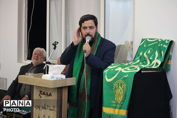 حضور خادمان حرم حضرت معصومه(س) در جمع مداحان و پیرغلامان حسینی