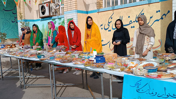 جشنواره لباس و غذاهای محلی در شهر قنوات 