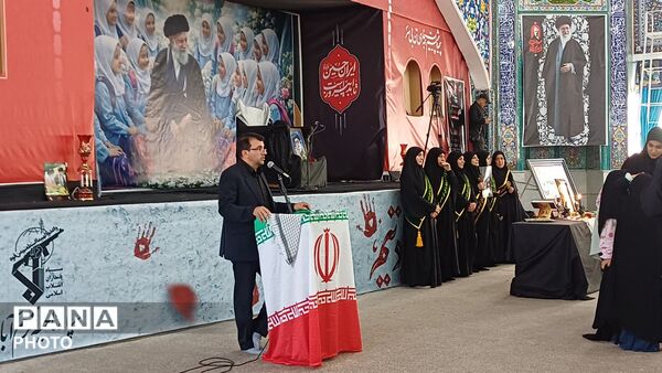 همایش دانش‌آموزان و بانوان خرم آبادی در سوگ رهبر شهید 