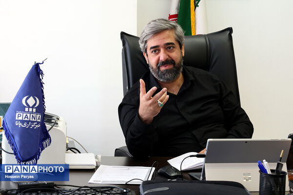 دیدار دانش‌آموز خبرنگاران پانای البرز با مدیرعامل خبرگزاری پانا