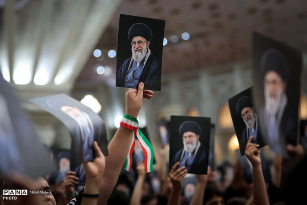 برگزاری همایش بزرگ جمع‌خوانی دانش‌آموزان با اجرای سرود و نوحه حماسی «باید برخاست» -2