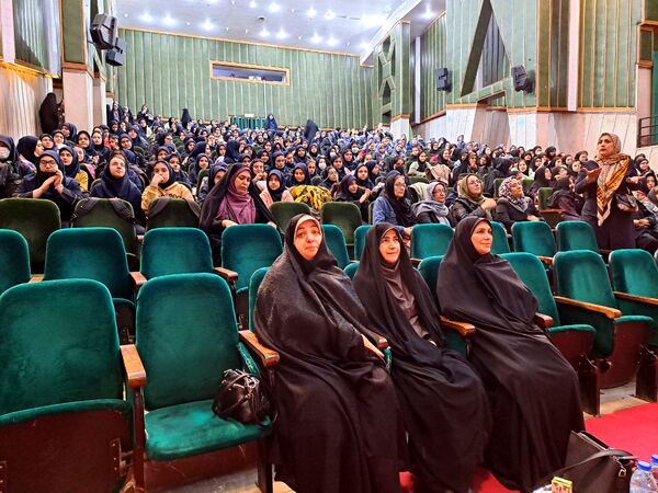 جشن میلاد بانوی آب و آیینه