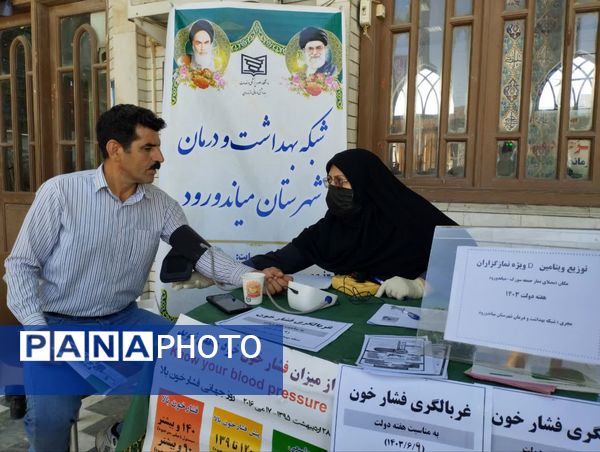 برپایی میز خدمت به‌مناسبت هفته دولت در میاندورود 