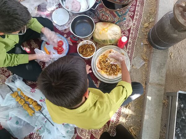 ناهار وحدت با طعم  شادی و لذت در مدرسه شاهد حاج مصلحیان