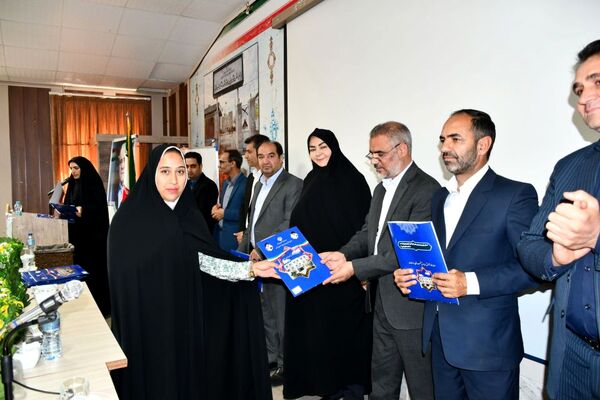 مراسم تجلیل از مدیران و رتبه‌های برتر کنکور ۱۴۰۴ در شهرستان مه‌ولات