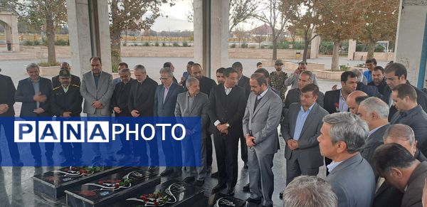 مراسم استقبال از وزیر آموزش و پرورش در گلزار شهدای نیشابور 