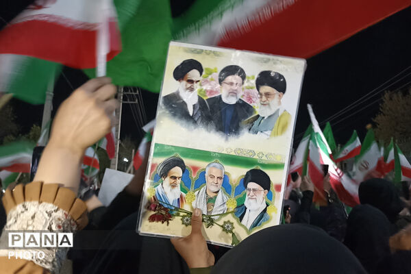 ورود پیکر شهید ۱۹ ساله یاسین رستمی در سی و سومین تجمعات مردمی - لردگان