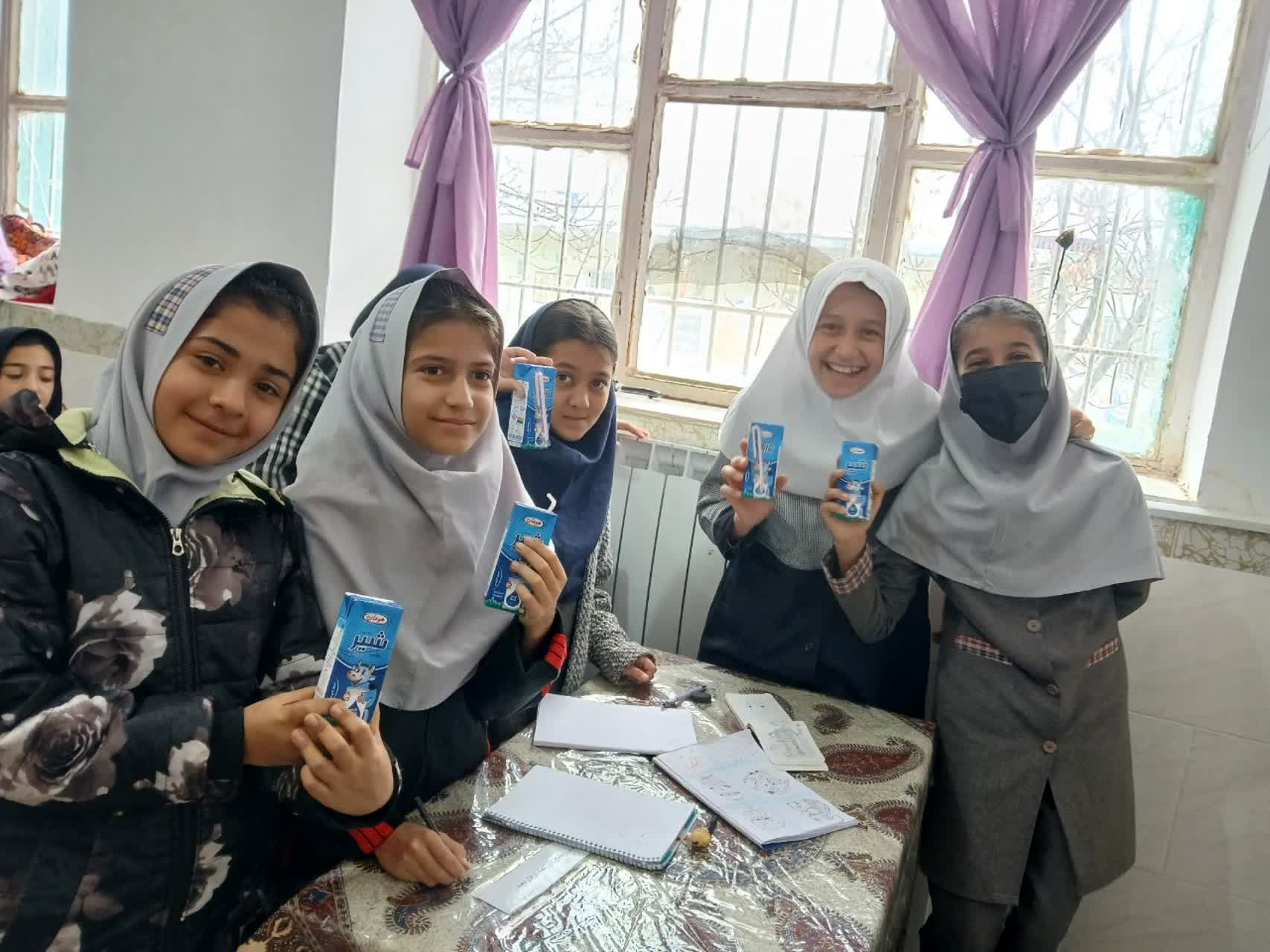 آغاز توزیع شیر در دبستان شهید نجفی فدافن