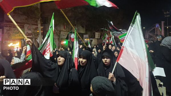 حضور پرشور مردم آشخانه در راهپیمایی شبانه بیعت با رهبری