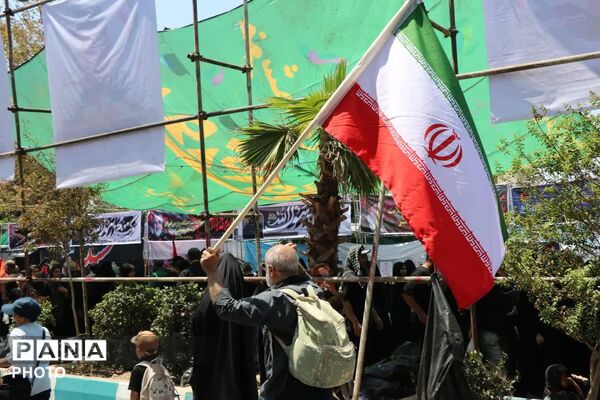 کیلومترها دورتر از حسین(ع)، اما قدم در را او
