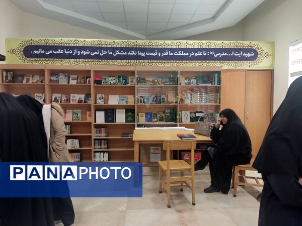 هفته کتاب خوانی در آرامگاه شهید مدرس