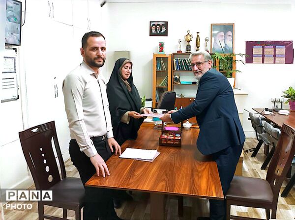جشن آغاز سال تحصیلی و «روز پرچم» در مدرسه معراج منطقه ۱۰ تهران