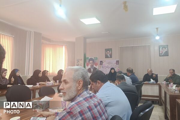هم‌اندیشی مدیران مدارس بخش رودهن با محوریت بررسی مسائل آموزشی