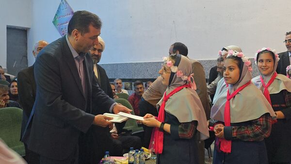 همایش تجلیل از فرهنگیان بازنشسته ناحیه۴ اصفهان در اردوگاه شهید بهشتی اصفهان