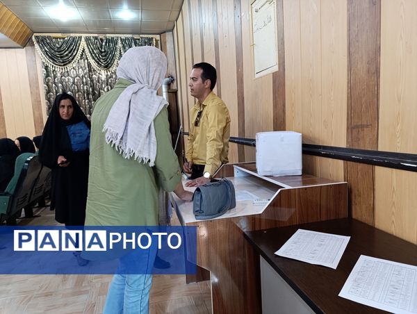 برگزاری جلسه انجمن اولیاء و مربیان دبیرستان نمونه دولتی پژوهش در آشخانه