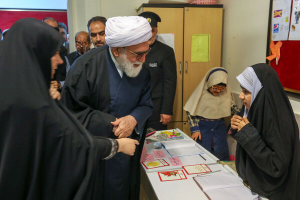 حضور تولیت آستان قدس رضوی در جمع دانش‌آموزان با آسیب بینایی مشهد