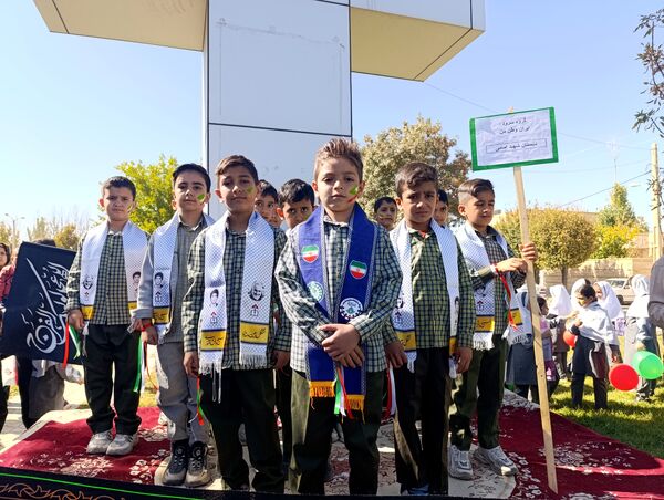 راهپیمایی یوم الله ۱۳ آبان در قادرآباد