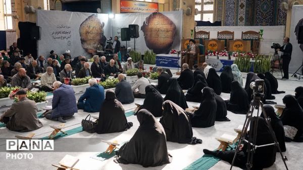 محفل انس با قرآن کریم در آخرین روز نمایشگاه قرآن در مصلی کرج