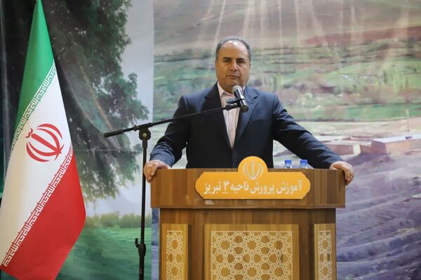 حضور وزیر کشاورزی در مراسم صبحگاهی هنرستان کشاورزی تبریز