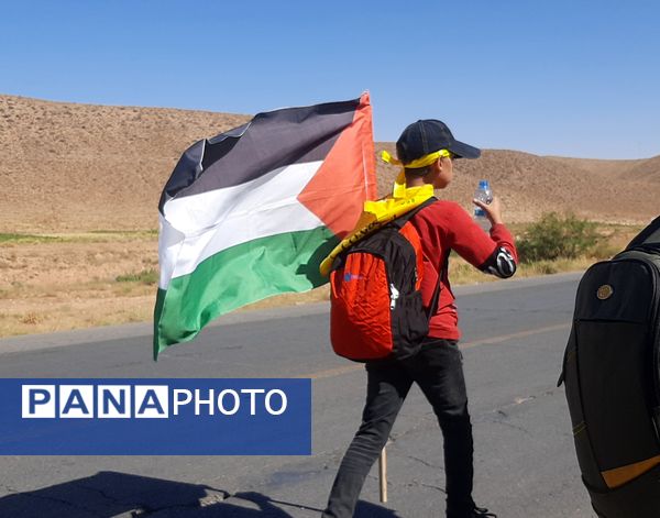  کاروان زائرین پیاده دانش‌آموزی در نیشابور