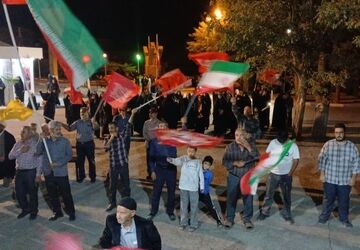 خروش شبانه دیار کهن فراهان در دفاع از آرمان‌های انقلاب
