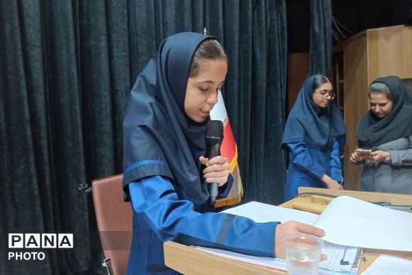 تقدیر از دانش‌آموزان برتر آموزشگاه حاج‌آقا توکلی زرقان