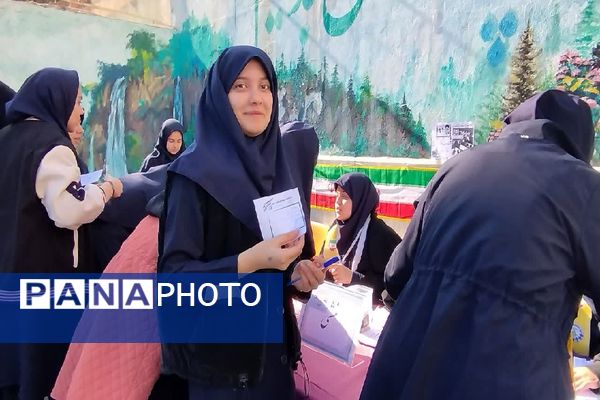 انتخابات شورای دانش‌آموزی در دبیرستان شاهد تکتم ناحیه 3 مشهد