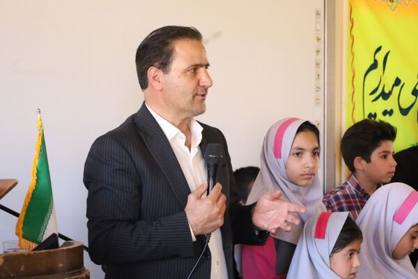 بازدید مدیرکل آموزش و پرورش استان یزد از آموزشگاه شهید نواب صفوی بهاباد