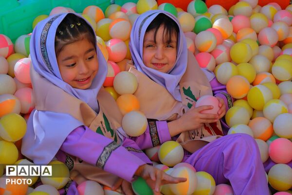 جشن شکوفه ها و نواخته‌شدن زنگ مهر در دبستان سیدمحمد موسوی‌راد نیشابور