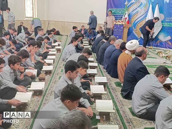 آغاز سال تحصیلی با عطر نیایش؛ طنین زنگ نماز در دبیرستان رازی منطقه ۳