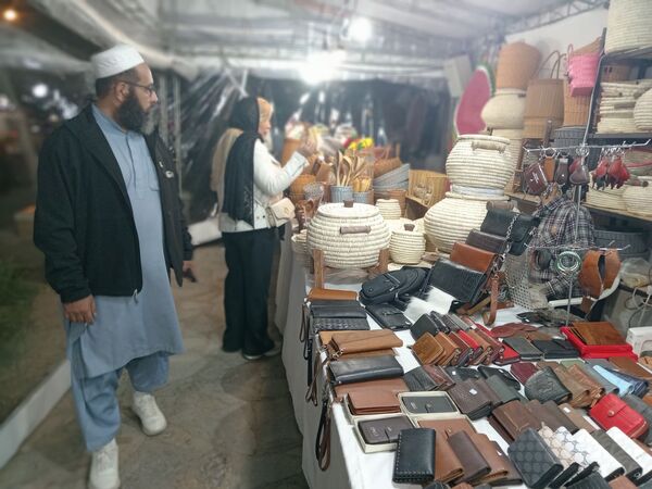 نمایشگاه صنایع دستی در محله طلاب مشهد