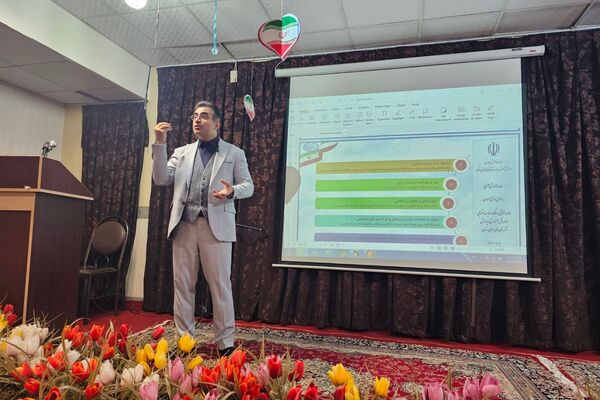 نشست هم‌اندیشی کارشناسان اداره کل و مسئولین و مدیران مدارس منطقه چهاردانگه