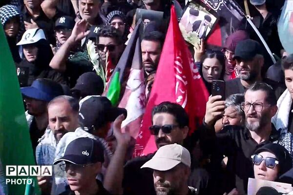 اشک‌ها و بغض‌های میلیونی در مسیر تشییع پیکر مطهر رهبر شهید